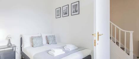 Strykejern/-brett, internettilgang og sengetøy