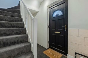 Interior - Newly Refurbished 2BDR West London Retreat (Greater London)