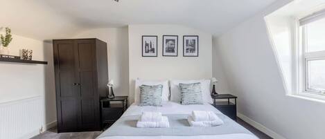 Iron/ironing board, Internet, bed sheets