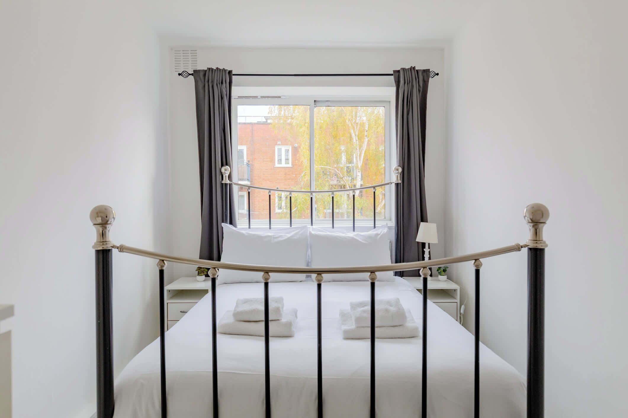 Fer et planche à repasser, accès à Internet, literie fournie