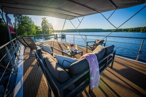 Terrace/patio - Floatinghouse Roma WOMA D13 – Modern Houseboat for 7 Guests with Rooftop Terrace (Fürstenberg/Havel)