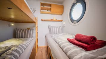 2 bedrooms, WiFi, bed sheets