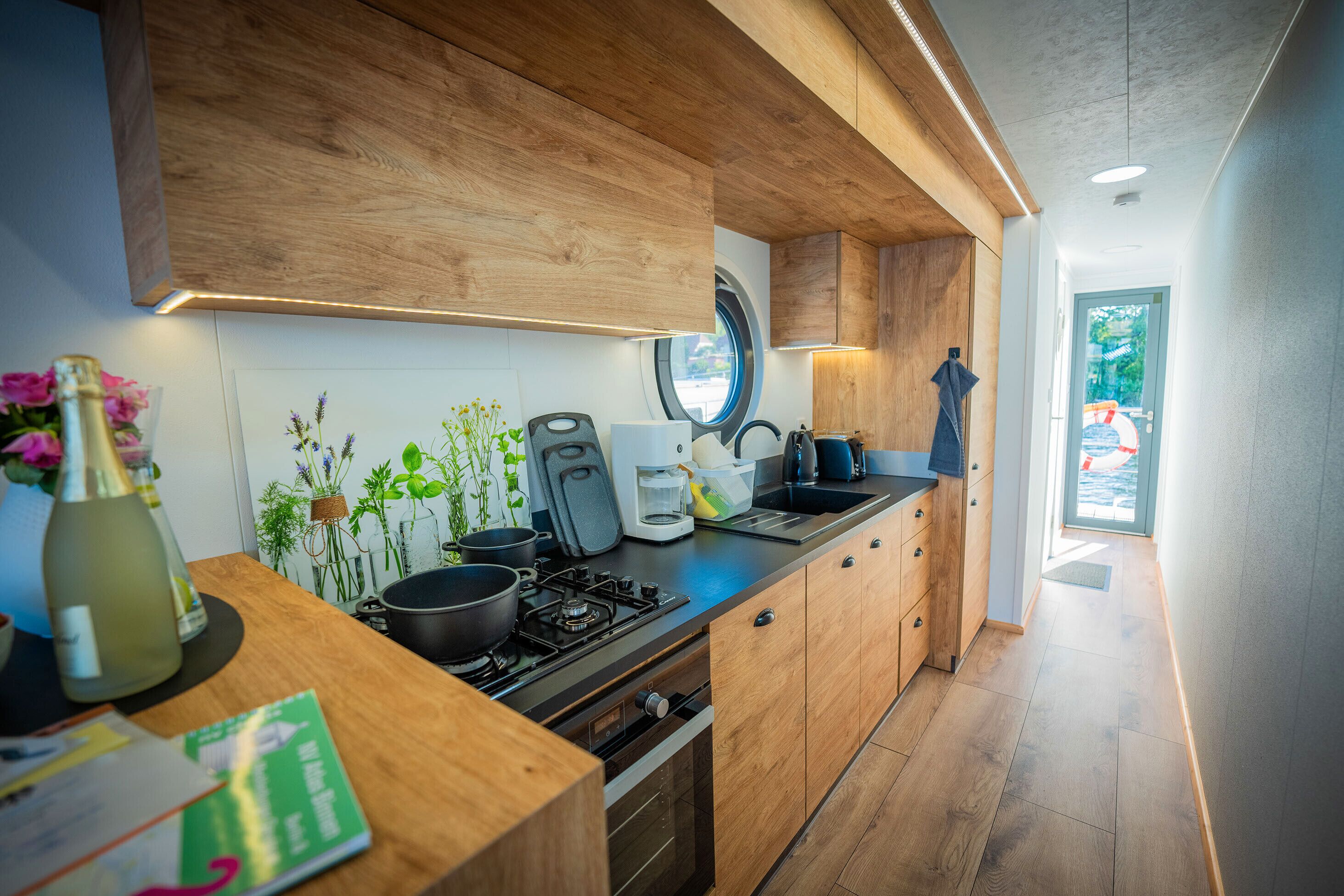 Kühlschrank, Ofen, Herdplatte, Geschirrspüler