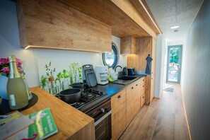 Kühlschrank, Ofen, Herdplatte, Geschirrspüler