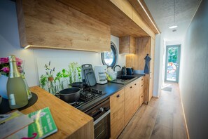 Kühlschrank, Ofen, Herdplatte, Geschirrspüler