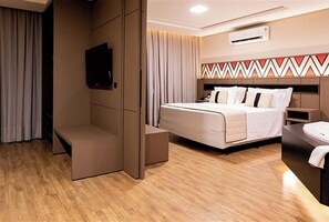 Iron/ironing board, free WiFi, bed sheets, wheelchair access - Romantic Retreat with Pool, Gym & Spa! Outdoor Activities, Free Breakfast! (Paraná)