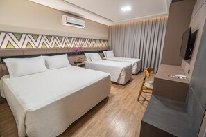 Iron/ironing board, free WiFi, bed sheets, wheelchair access - Romantic Couple’s Retreat with Twin Bed, Pool, Gym & Spa! Pet Friendly! (Paraná)