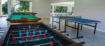 Luxurious Stay | 2 Relaxing Units w/ Pool & Gym Access| Free Breakfast!