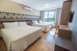 Iron/ironing board, free WiFi, bed sheets, wheelchair access - Luxurious Stay | 2 Relaxing Units w/ Pool & Gym Access| Free Breakfast! (Paraná)