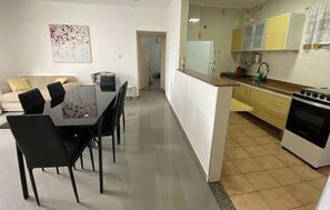 Dining - Beautiful and pleasant apartment. Near Itararé beach. (São Vicente)