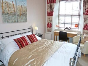 3 bedrooms, individually decorated, individually furnished, free WiFi - 14 Riverside Walk (Skipton)