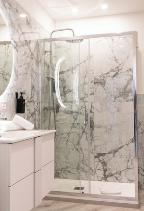 Basic Studio | Bathroom - Notes in Corvetto by Wonderful Italy (Genoa)