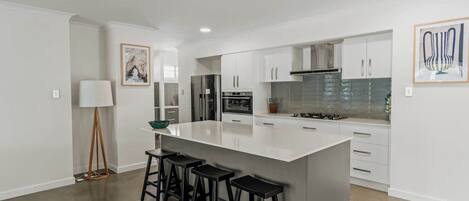 Coffee/tea maker, fridge, microwave, oven
