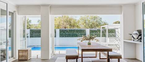 屋外ダイニングエリア