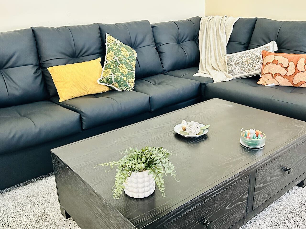 Televisión, chimenea y estéreo 