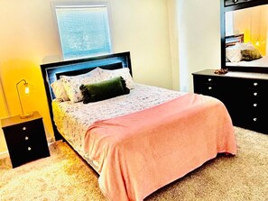 5 bedrooms, WiFi, bed sheets - Vyntra House | Pool Table | 15 Min to Fort Jackson (Columbia)