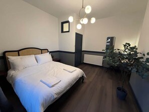 3 makuuhuonetta, silitysrauta/-lauta, Wi-Fi, vuodevaatteet