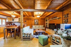 TV, fireplace - Ferma Gold by PikHost (Tiranë)