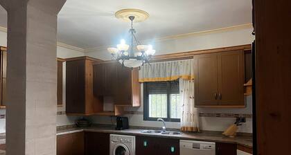 Maison de campagne « Cortijo AlgĂŒit » avec vue sur la montagne, terrasse et jardin privĂ©s