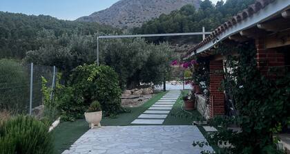 Cortijo Algüit Country House with Mountain Views, Private Terrace and Garden