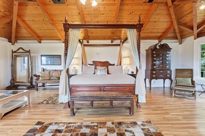 6 bedrooms, iron/ironing board, travel crib, WiFi