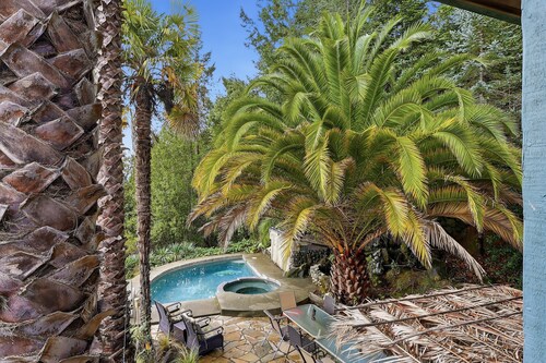 NEW! Adventure Alexander Valley Lodge with Pool & Hot tub