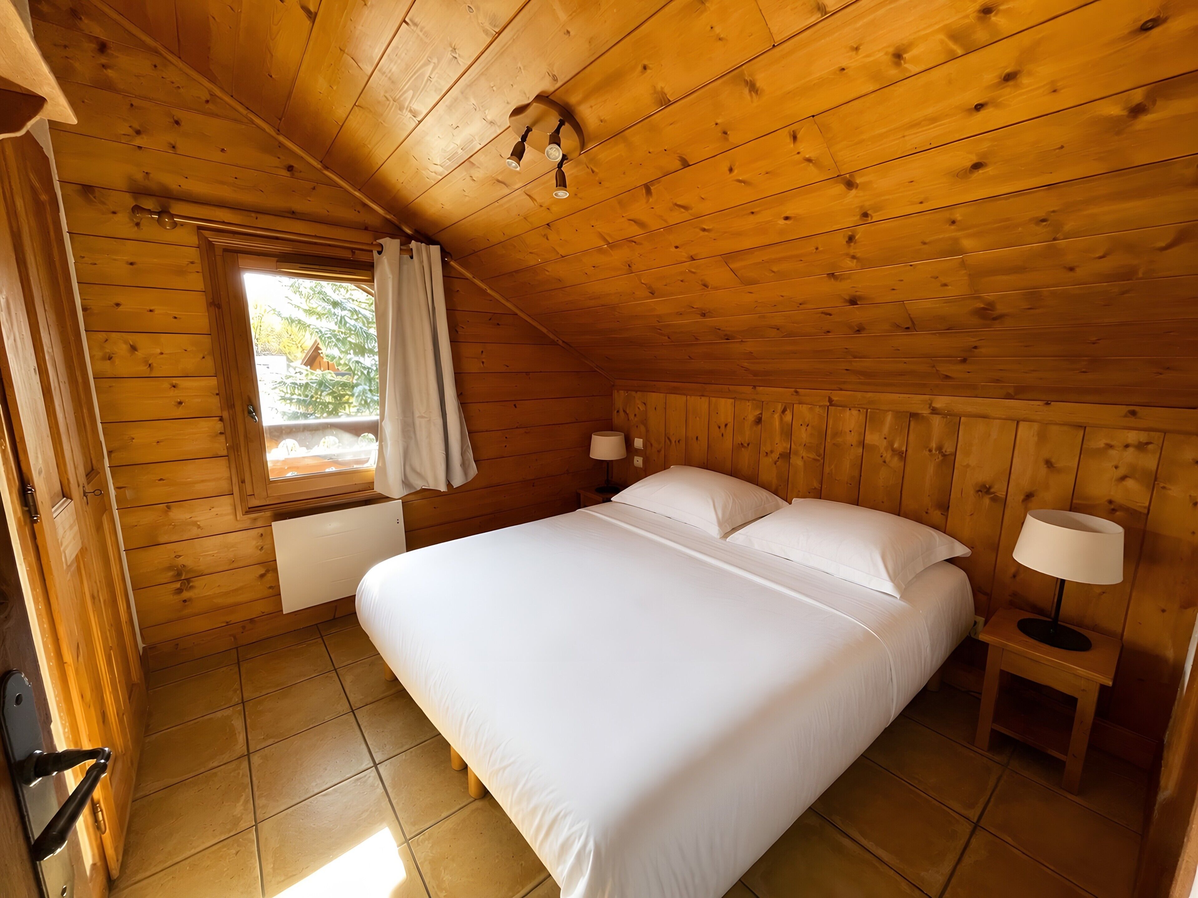 3 bedrooms, WiFi, bed sheets