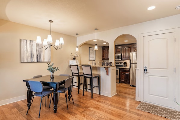 Dining - Beautiful Plaza Condo | 01 (Kansas City)