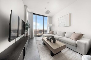 TV - Free housekeeping visits during your stay - Stayshort - 1 Bed in Meydan Sleeps 4 with Pool Views! (Meydan)