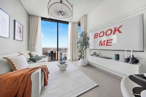 TV - Free housekeeping visits during your stay - Stayshort - Modern 1 Bed in Meydan Sleeps 4! (Meydan)