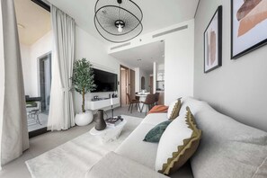 TV - Free housekeeping visits during your stay - Stayshort - Modern 1 Bed in Meydan Sleeps 4! (Meydan)