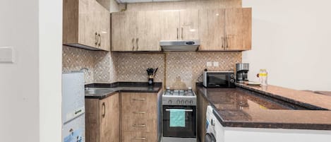 Refrigerador, microondas, horno, placa de cocina