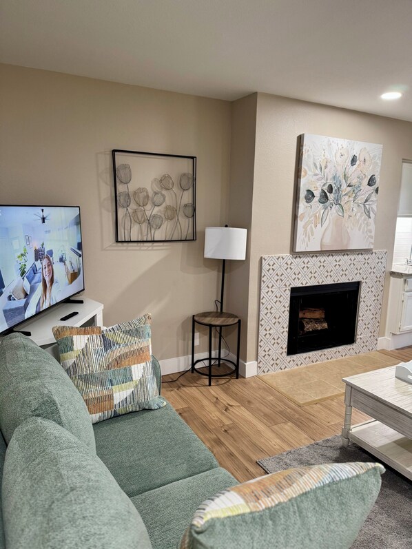 Televisie en een open haard