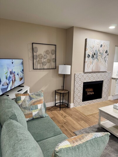 Beautiful, 2-bedroom condo, walking distance from lake Ray Hubbard.