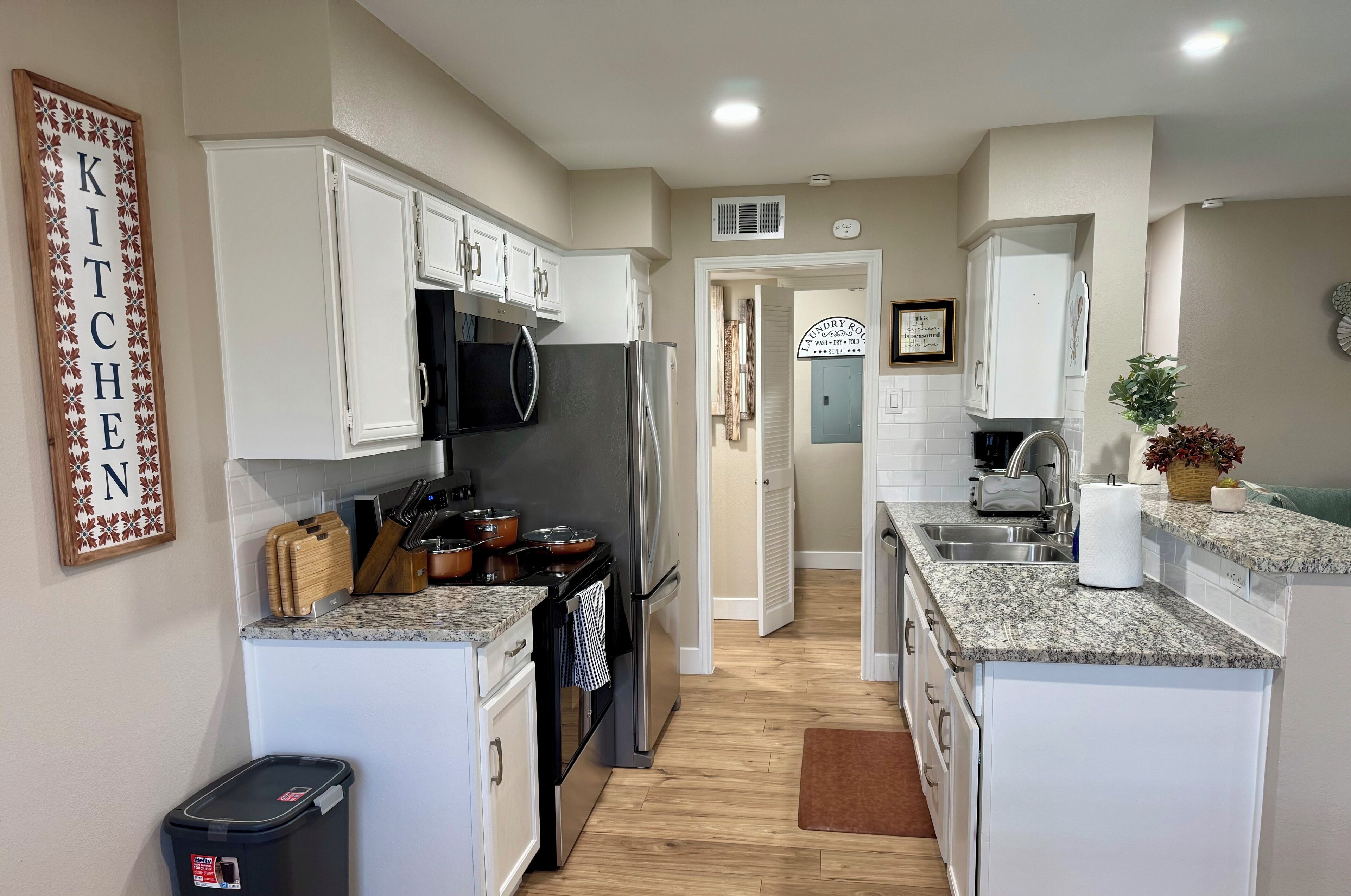 Mikroaaltouuni, uuni, liesi, astianpesukone