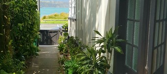 Tiromoana Beachfront Cottage.
Worser Bay the heart of Wellington"s film Industry
