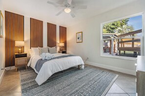 Una scrivania, ferro/asse da stiro, culla da viaggio, Wi-Fi