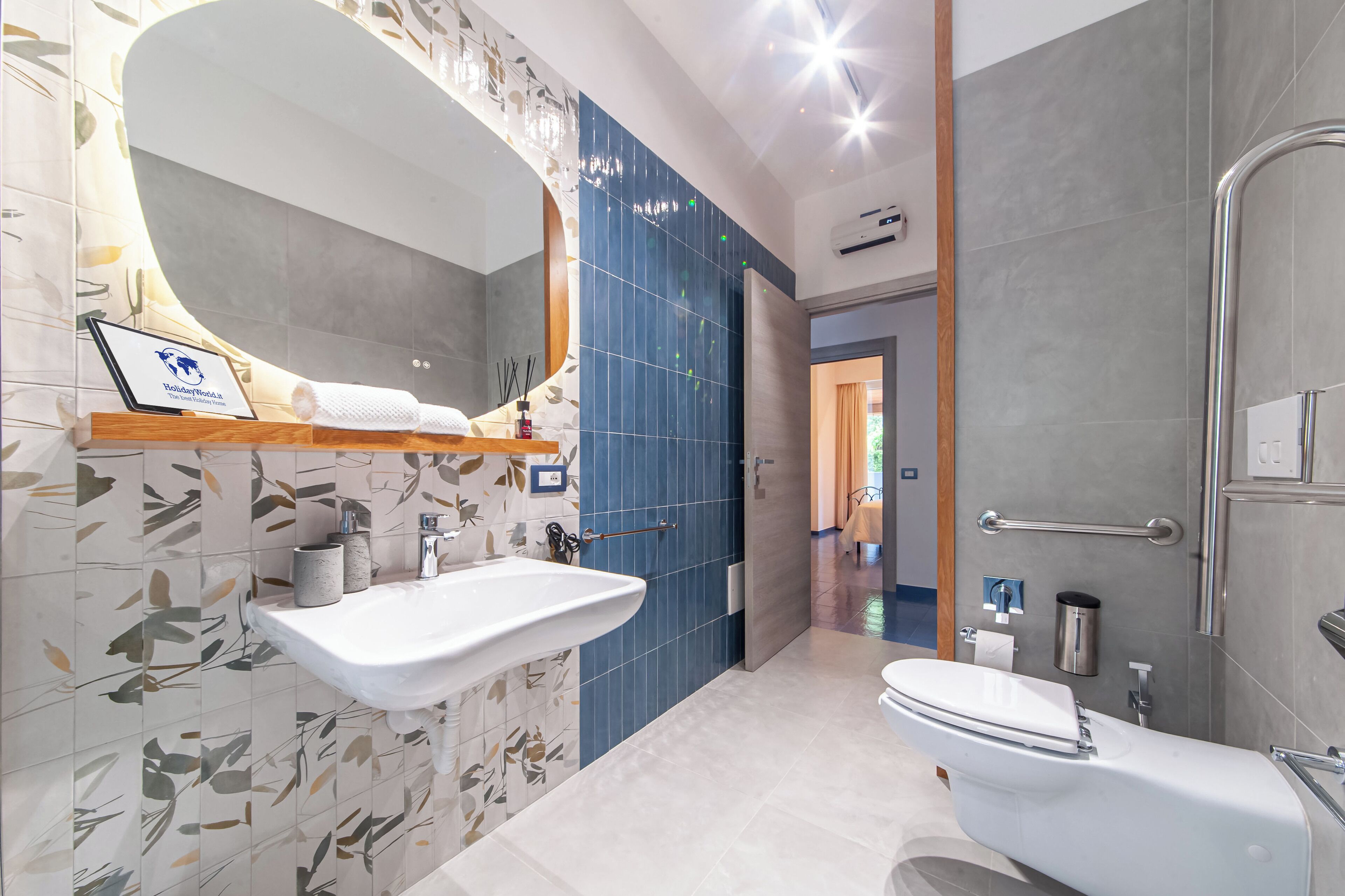Doccia, asciugacapelli, bidet, asciugamani