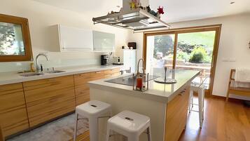 Réfrigérateur, micro-ondes, lave-vaisselle, grille-pain