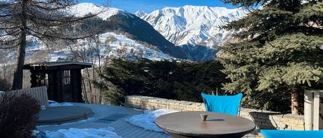 تناول الطعام بالخارج