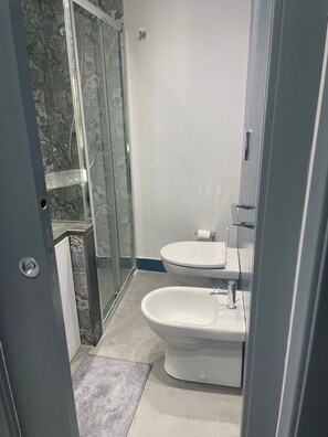 تجهيزات دش، مجففات شعر، مناشف