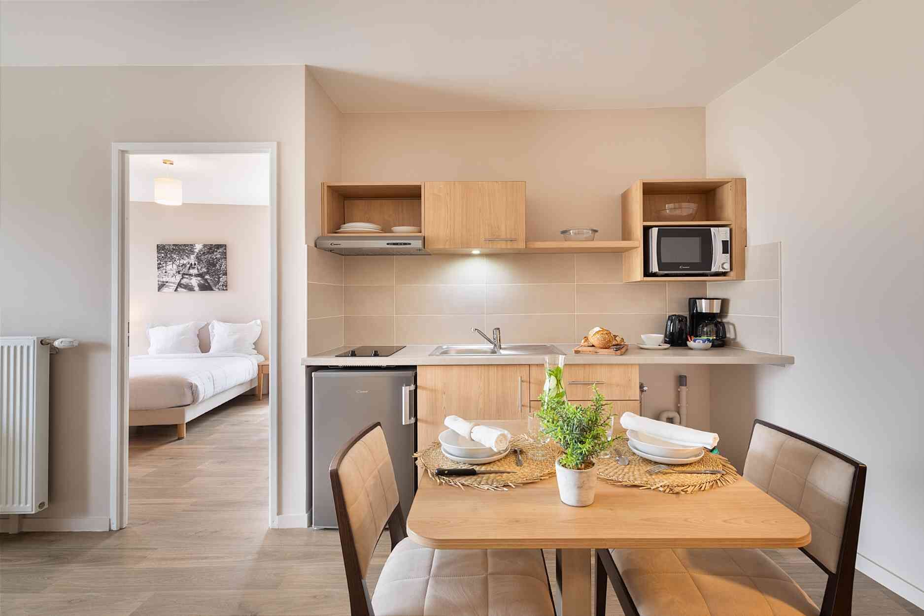 Desayuno continental (EUR 8 por persona) 