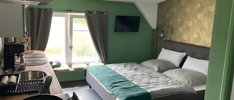 1 bedroom, WiFi, bed sheets