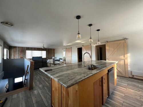  views of Sugarbush and Scragg Mtn. Three miles of hiking Heated 2 car garage,