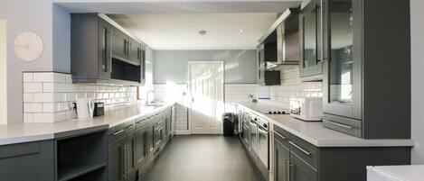 Dishwasher, cookware/dishes/utensils