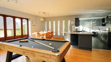 Dishwasher, cookware/dishes/utensils