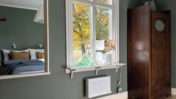 2 bedrooms, iron/ironing board, free WiFi