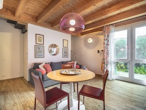 Interior - Colorful Venetian Apartment R&R (Venecia)
