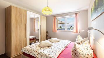 2 bedrooms, WiFi, bed sheets
