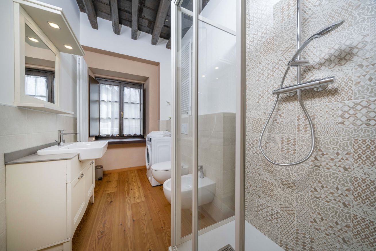 Dusche, Bidet, Handtücher